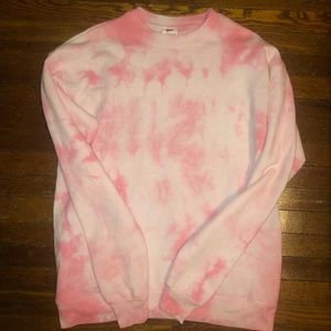 tie-dye sweatshirt